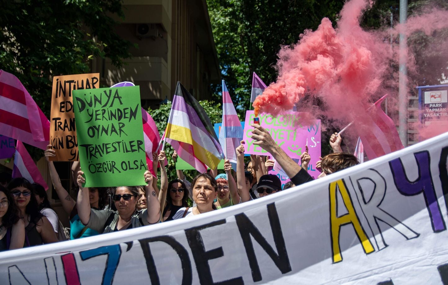 Medio centenar de detenciones durante el Orgullo Gay de Estambul Medio centenar de detenciones durante el Orgullo Gay de Estambul